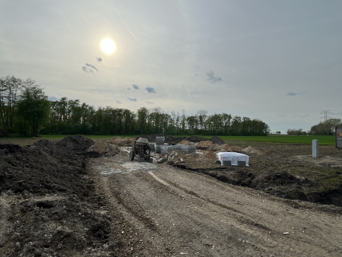 Start budowy domu – wykop i przygotowanie pod fundamenty, okolice Poznania