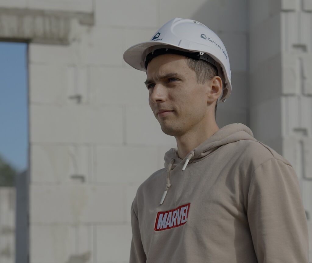 Kierownik budowy Domy na Miarę nadzorujący realizację domu pod klucz w Wielkopolsce