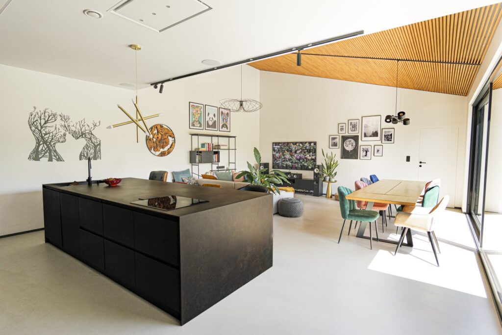 Luksusowa kuchnia projekt – otwarta przestrzeń z wyspą i jadalnią