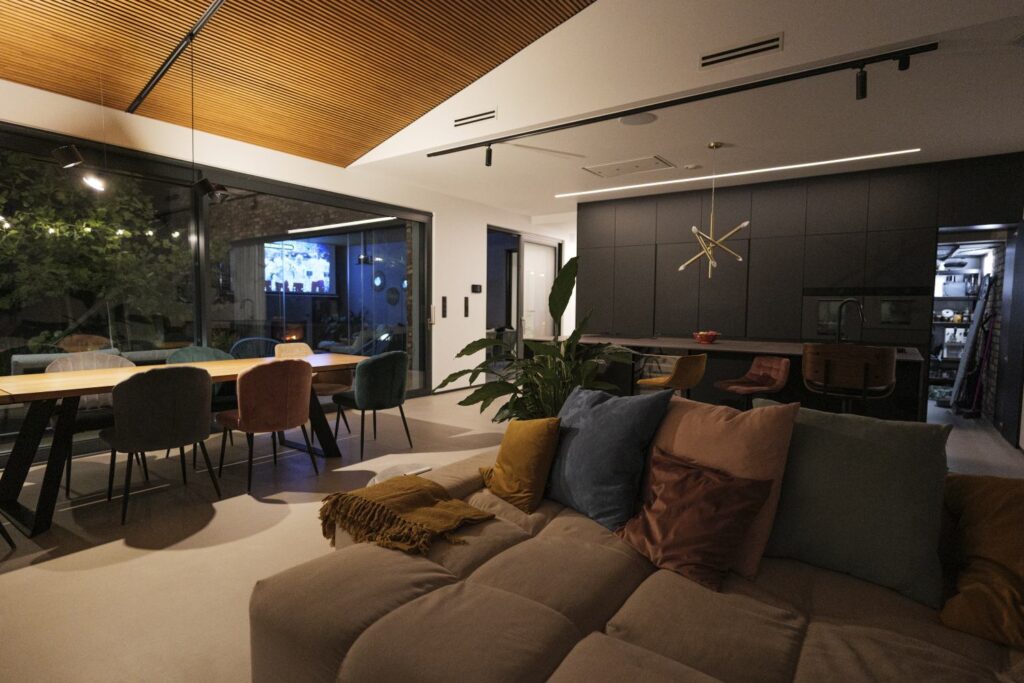 Wnętrze domu w standardzie pod klucz – salon i kuchnia Domy na Miarę