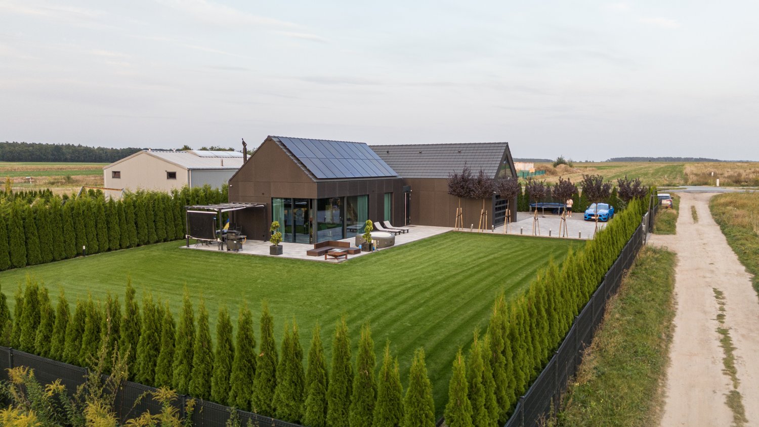 Projekty domów w zabudowie bliźniaczej – dla kogo to się opłaca?