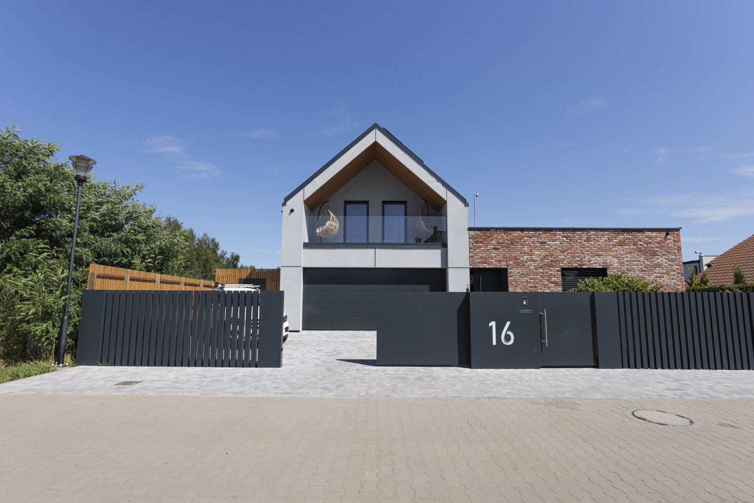 Ogrodzenie domu – nowoczesne materiały i trendy