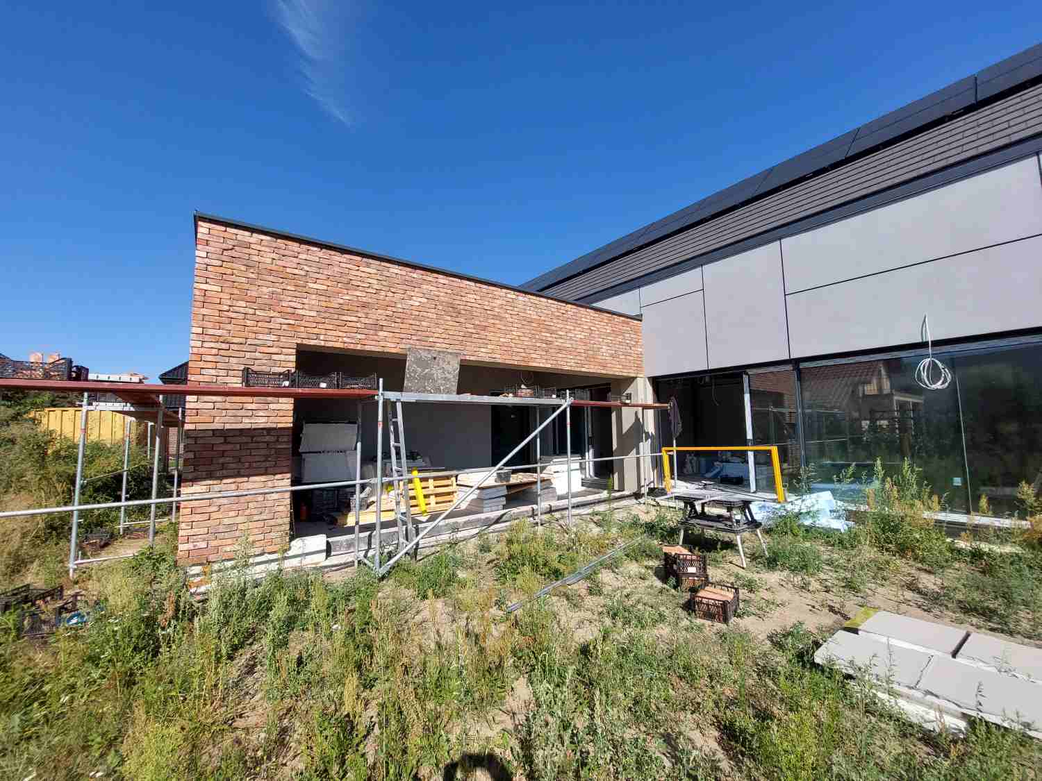 Etapy budowy domu jednorodzinnego – realizacja na etapie prac elewacyjnych